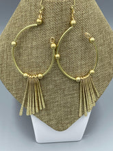 Load image into Gallery viewer, Earrings | 1-Of-A-Kind by Lillie Pearl | Matte Gold Plated Open Oval Hoops
