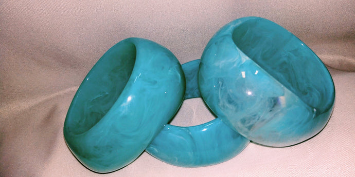 2” Wide Geometric Irregular Shape Acrylic Resin 6.6cm Bangle