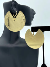 Load image into Gallery viewer, Earrings Hammered Brass Slice Pie Disc Danglers
