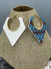 Load image into Gallery viewer, Earrings Natural Polished Wood Ethnic Painted Patterns
